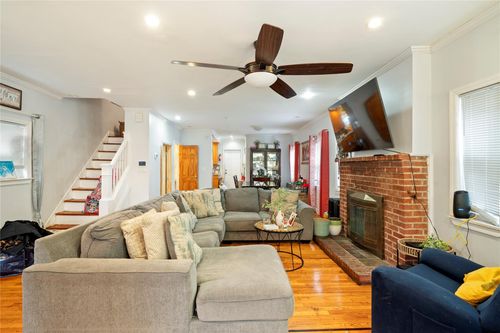 131 227th St, Laurelton, NY, 11413-1738 | Card Image