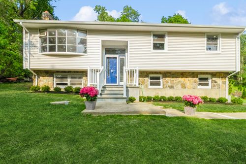 8 Laurel Dr, Brookfield, CT, 06804-1517 | Card Image