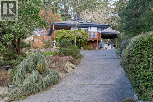 2626 Macdonald Drive E, Saanich, BC, V8N1X9 | Card Image