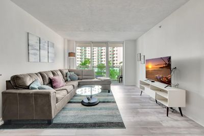 310 - 3000 S Ocean Drive, Condo with 1 bedrooms, 1 bathrooms and null parking in HOLLYWOOD FL | Image 3