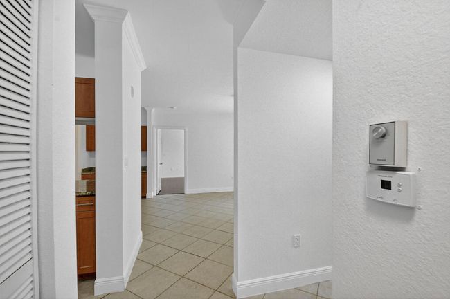APT-304 - 6511 Emerald Dunes Dr, Condo with 2 bedrooms, 2 bathrooms and null parking in West Palm Beach FL | Image 4