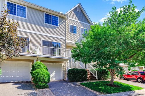 428 Willoughby Way W, Minnetonka, MN, 55305-5348 | Card Image
