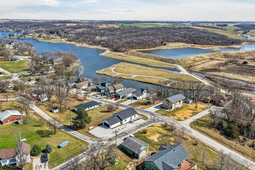8479 Lakeshore Dr, Dexter, IA, 50070-7513 | Card Image