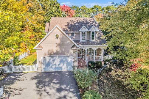 9 Marissa Cir, Worcester, MA, 01604-2674 | Card Image