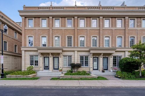 31 Hargrave Lane, Toronto, ON, M4N0A4 | Card Image