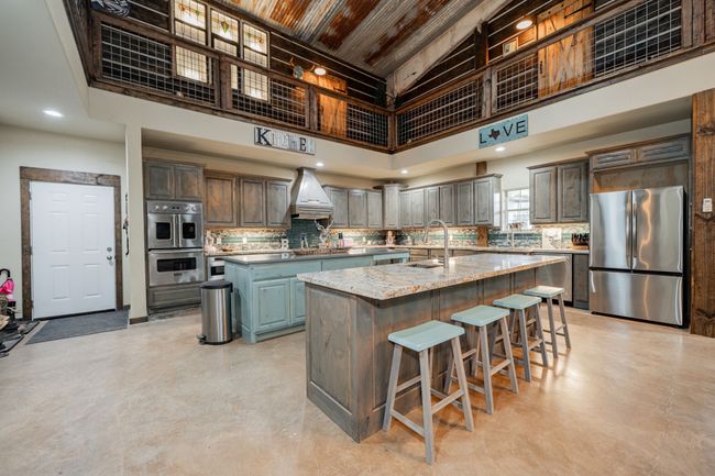 1990 Jim Harry Loop, Home with 5 bedrooms, 6 bathrooms and null parking in Sunset TX | Image 14