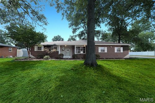 2200 Dawn Pl, Granite City, IL, 62040-2507 | Card Image