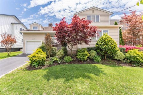 821 Napoleon St, Woodmere, NY, 11598-2317 | Card Image