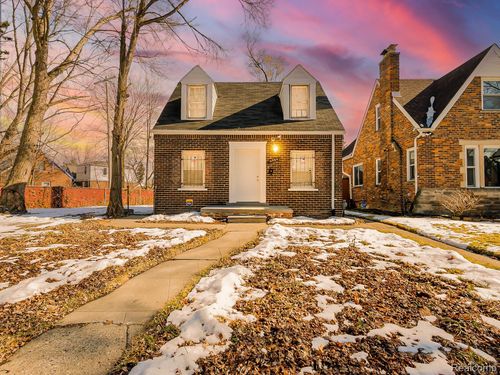 9744 Lakepointe St, Detroit, MI, 48224-2811 | Card Image