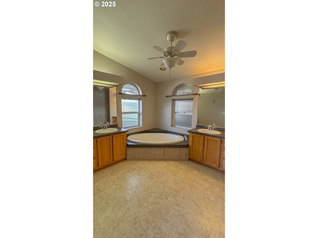 UNIT-13 - 3355 N Delta Hwy, House other with 3 bedrooms, 2 bathrooms and null parking in Eugene OR | Image 30