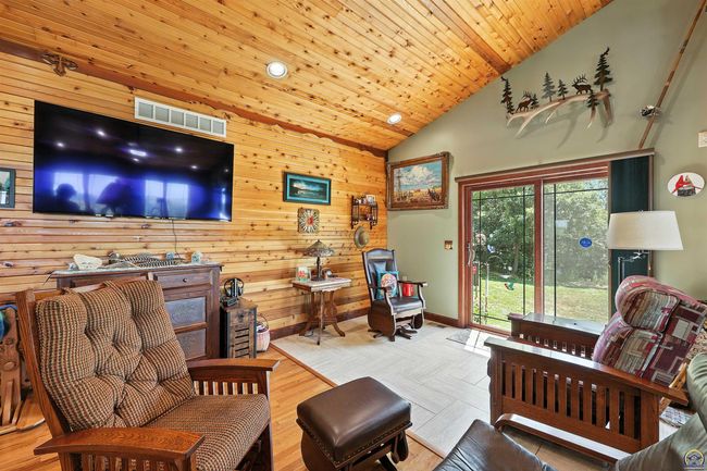 6010 Sw Douglas Rd, House other with 3 bedrooms, 3 bathrooms and null parking in Topeka KS | Image 15