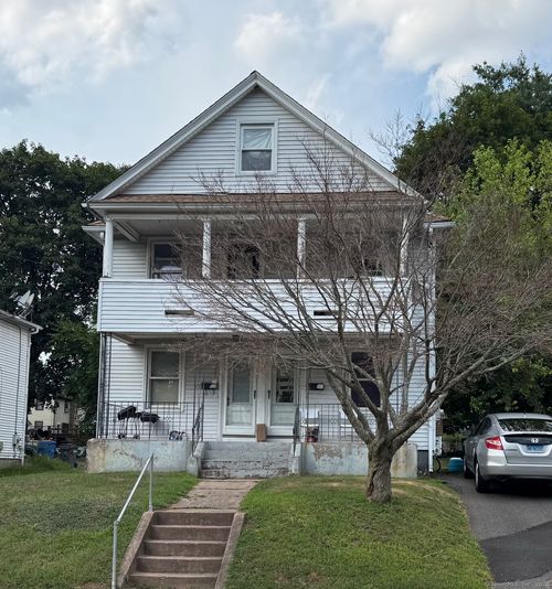 231 School St, Manchester, CT, 06040-6120 | Card Image