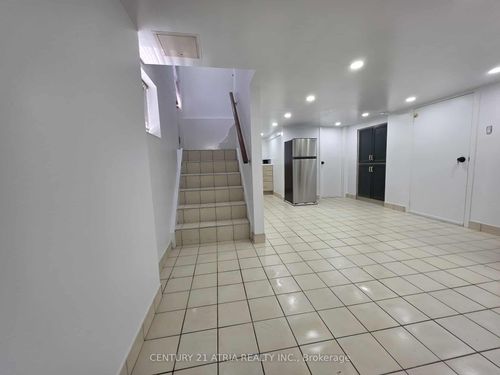 931 Gardner Ave, Mississauga, ON, L5E1B3 | Card Image