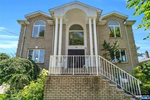 290 Mohegan Way, Fort Lee, NJ, 07024-4443 | Card Image