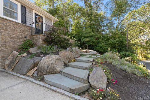68 Forest Rd, Kings Park, NY, 11754-3322 | Card Image
