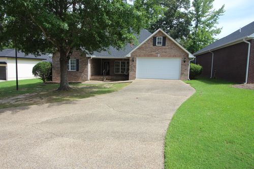 15 Twin Oaks Pl, Laurel, MS, 39440-9003 | Card Image