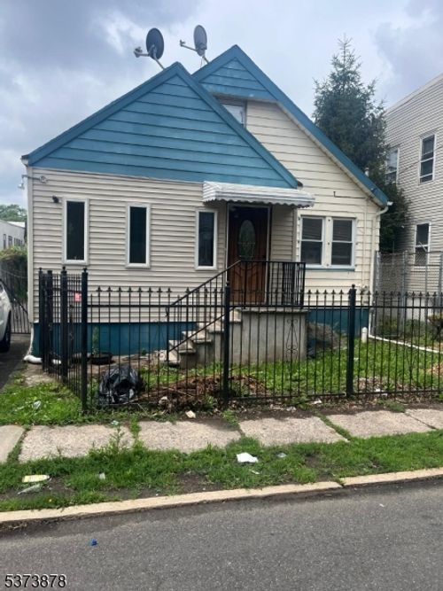 35 Chestnut Ave, Irvington, NJ, 07111-4602 | Card Image