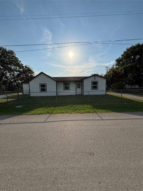 903 1st St, Bridgeport, TX, 76426-3405 | Card Image