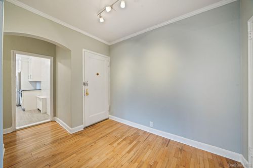 apt-3h-1 Town House Pl, Great Neck, NY, 11021-3219 | Card Image