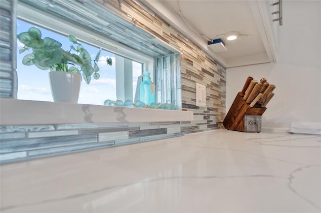 1301 Lagoon Dr, House other with 3 bedrooms, 2 bathrooms and 1 parking in Crystal Beach TX | Image 10