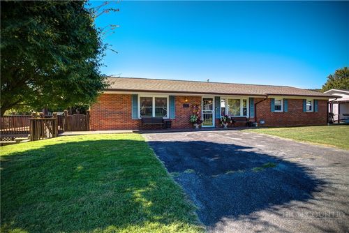 11 Center St, Sparta, NC, 28675-8420 | Card Image