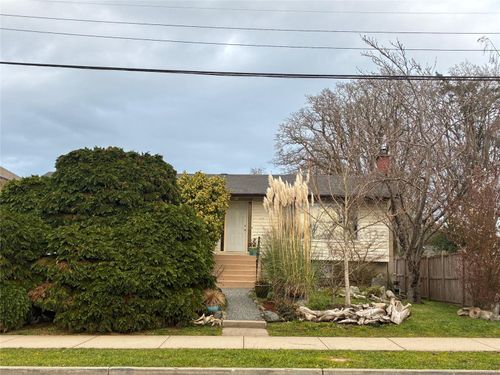 3901 Ansell Rd, Saanich, BC, V8P4W1 | Card Image