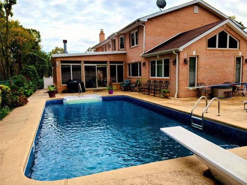 42 Kirkwood Dr, Glen Cove, NY, 11542 | Card Image