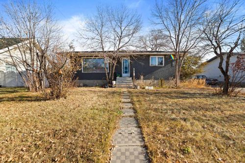 325 Aberdeen Ave, Carbon, AB, T0M0L0 | Card Image