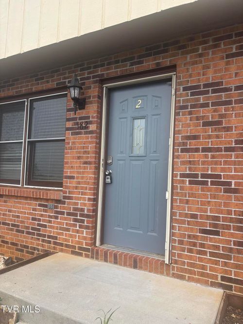 2-182 Oakcrest Cir, Bristol, VA, 24201-3067 | Card Image