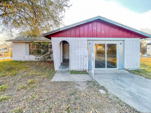 1001 N Avenue B, Beeville, TX, 78102-3205 | Card Image