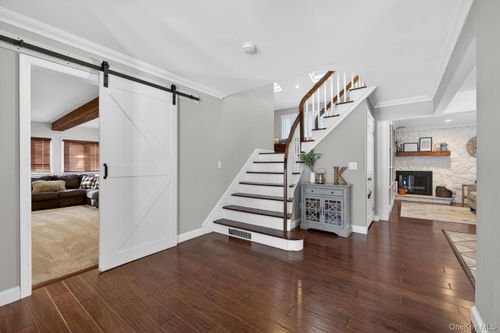 18 Melrose Ln, Commack, NY, 11725-1615 | Card Image