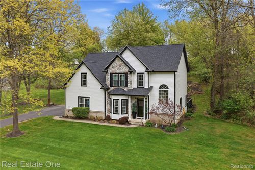 5361 Universe Ave, Howell, MI, 48843-6900 | Card Image