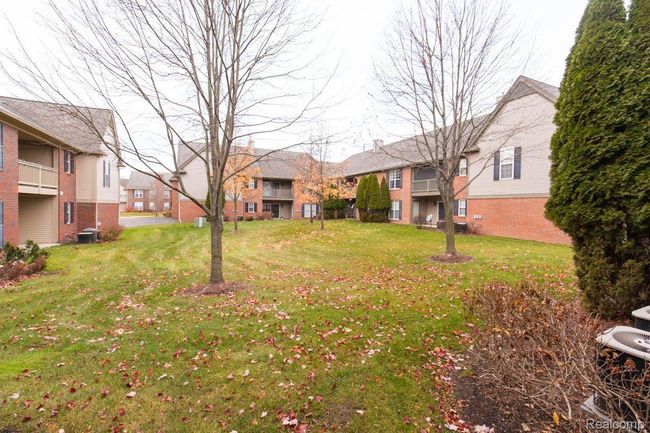 28460 Carlton Way Dr, Condo with 2 bedrooms, 2 bathrooms and null parking in Novi MI | Image 36