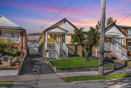 54 Holmesdale Cres, York, ON, M6E1Y5 | Card Image