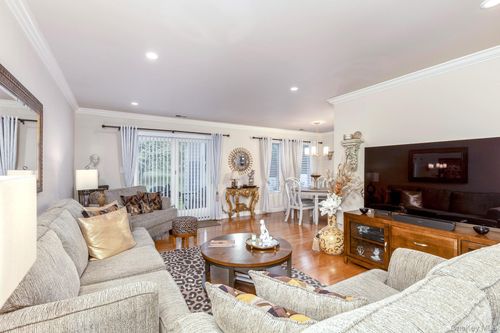 908-908 Fenway Rd, Saint James, NY, 11780-3364 | Card Image