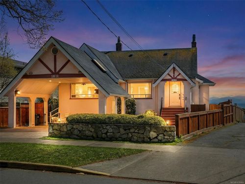 1811 Hollywood Cres, Victoria, BC, V8S1J2 | Card Image