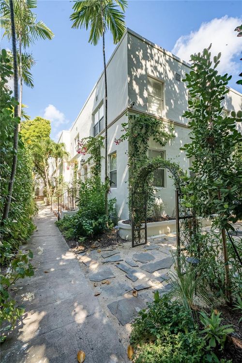 2-726 Meridian Ave, Miami Beach, FL, 33139-6115 | Card Image