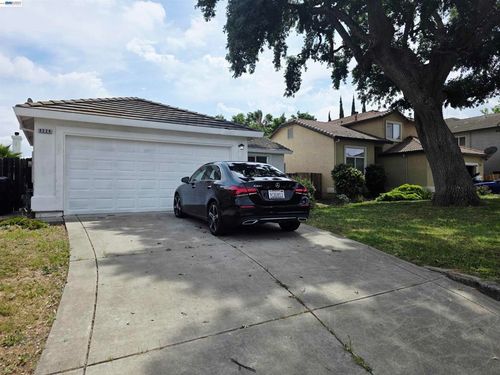 8226 Windmill Oaks Pl, Antelope, CA, 95843-3733 | Card Image