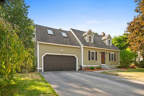 32 Louisburg Circle, Exeter, NH, 03833 | Card Image