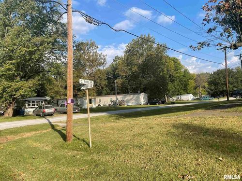 101 S Poplar St, De Soto, IL, 62924-1521 | Card Image