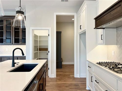 4510 Sw Fenwick Rd, Lee's Summit, MO, 64083-6101 | Card Image