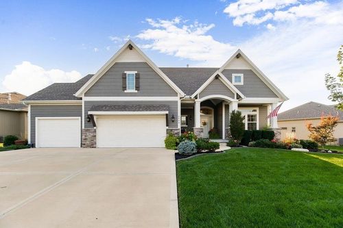 6840 Belmont Dr, Shawnee, KS, 66226-5301 | Card Image