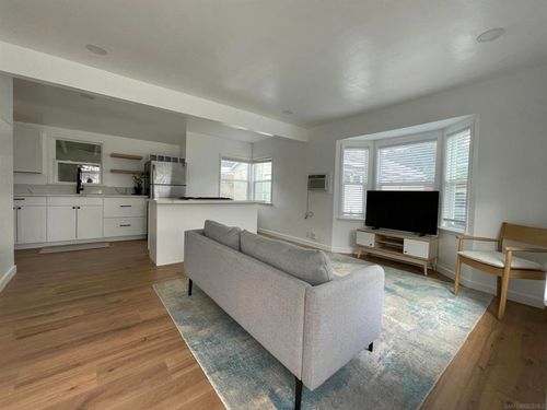 218-220 E Connecticut Ave, Vista, CA, 92084 | Card Image