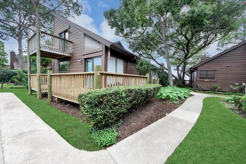 651 Davis Rd, League City, TX, 77573-2848 | Card Image