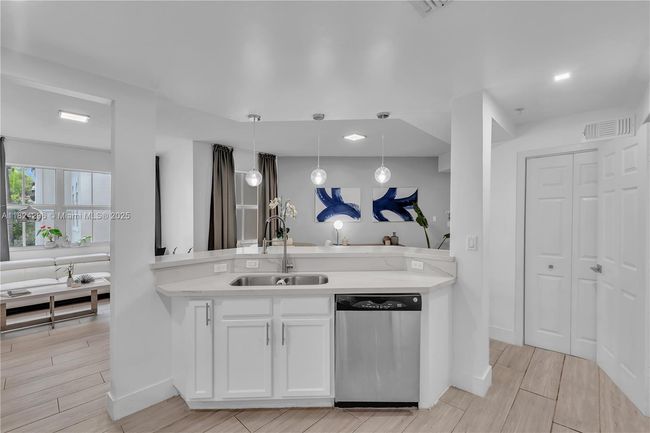 APT-209 - 11401 Nw 89 Th St, Home with 2 bedrooms, 3 bathrooms and null parking in Doral FL | Image 24