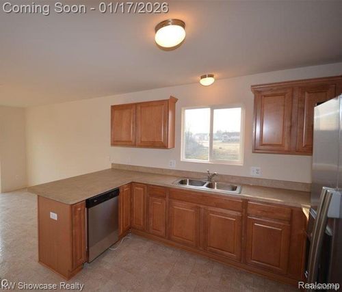 29538 Woodpark Cir, Warren, MI, 48092-6307 | Card Image