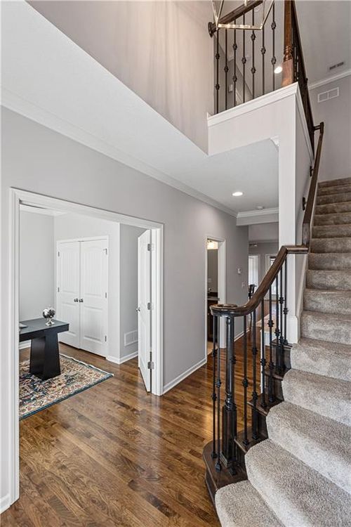 4450 Summit St, Kansas City, MO, 64111-3494 | Card Image