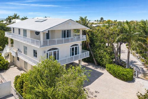 247 Apache St, Tavernier, FL, 33070-2103 | Card Image