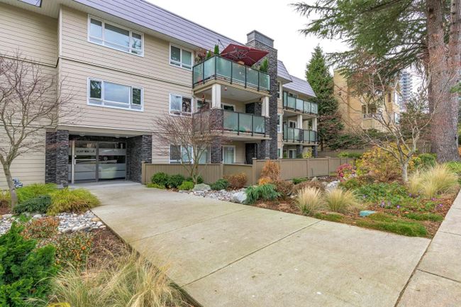 105 - 1371 Foster Street, Condo with 2 bedrooms, 1 bathrooms and 1 parking in White Rock BC | Image 3