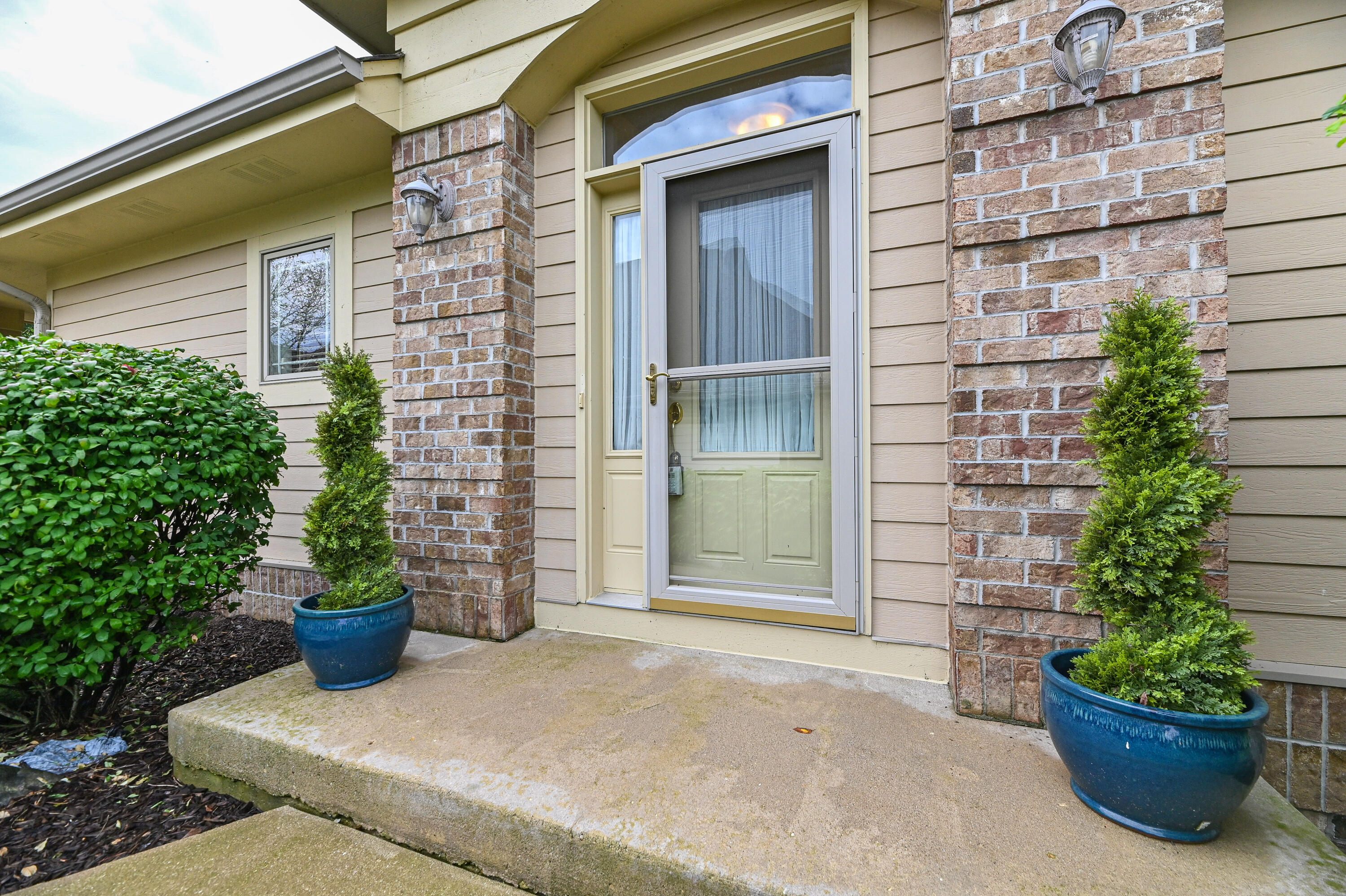 Deerwood Ln, Franklin, WI 53132